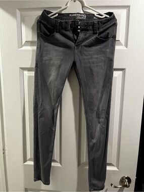 Women's Skinny Jeans in Washed Black-Gray